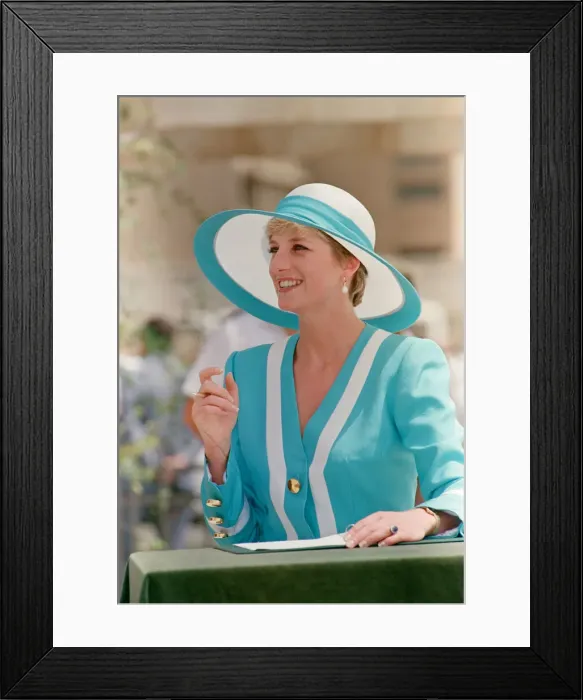 Framed Print : HRH The Princess of Wales, Princess Diana, visits the Heliopolis War Cemetery in Framed Print : HRH The Princess of Wales, Princess Diana, visits the Heliopolis War Cemetery in