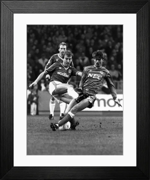 Framed Print : Charlton Athletic 0 -0 Everton, league Division One match held at Selhurst Park