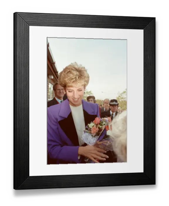 Framed Print : HRH The Princess of Wales, Princess Diana, visits Tunbridge Wells Framed Print : HRH The Princess of Wales, Princess Diana, visits Tunbridge Wells