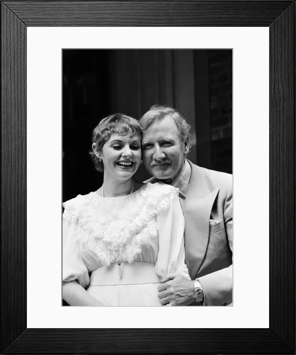 Framed Print : Leslie Phillips marries Angela Scoular at the Queens Chapel of the Savoy Framed Print : Leslie Phillips marries Angela Scoular at the Queens Chapel of the Savoy