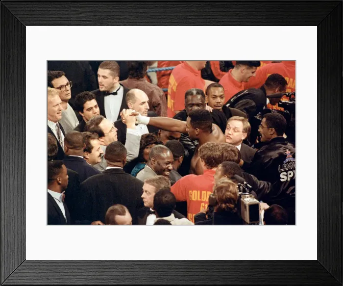 Framed Print : Lennox Lewis vs Donovan Razor Ruddock. Lewis retained his British Framed Print : Lennox Lewis vs Donovan Razor Ruddock. Lewis retained his British