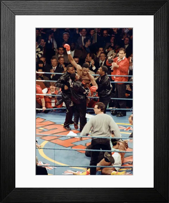 Framed Print : Lennox Lewis vs Donovan Razor Ruddock. Lewis retained his British Framed Print : Lennox Lewis vs Donovan Razor Ruddock. Lewis retained his British