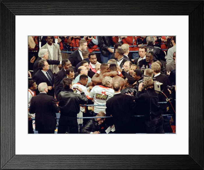 Framed Print : Lennox Lewis vs Donovan Razor Ruddock. Lewis retained his British Framed Print : Lennox Lewis vs Donovan Razor Ruddock. Lewis retained his British