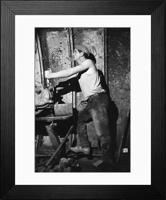 Framed Print : Construction of the Victoria Line under the streets of London 29th October 1964 Framed Print : Construction of the Victoria Line under the streets of London 29th October 1964