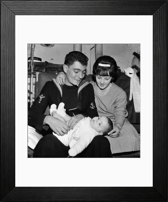 Framed Print : 6-month-old Susan McGuffie meeting her dad for the first time Framed Print : 6-month-old Susan McGuffie meeting her dad for the first time