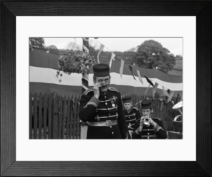 Framed Print : David Lodge on the set of The Railway Children'at Oakworth, West Yorkshire Framed Print : David Lodge on the set of The Railway Children'at Oakworth, West Yorkshire