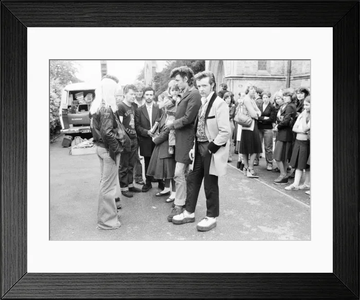 Framed Print : Elvis Presley Memorial Service, held at Christ Church in Cockfosters, North London Framed Print : Elvis Presley Memorial Service, held at Christ Church in Cockfosters, North London