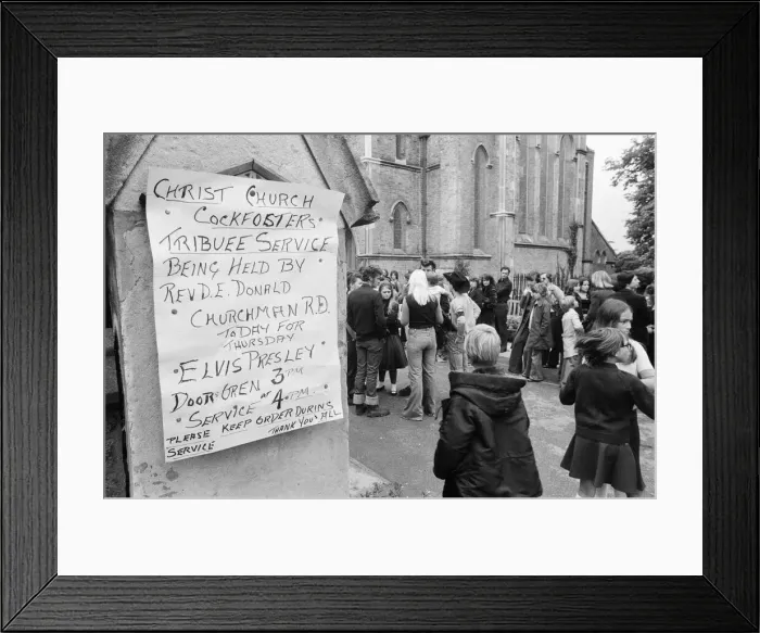 Framed Print : Elvis Presley Memorial Service, held at Christ Church in Cockfosters, North London Framed Print : Elvis Presley Memorial Service, held at Christ Church in Cockfosters, North London