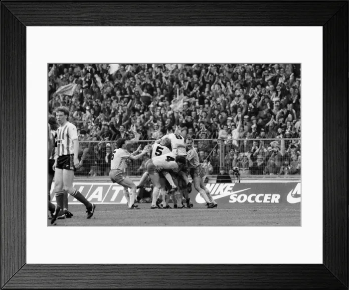 Framed Print : 1985 Milk cup final at Wembley Stadium. Final score Norwich City 1 v Sunderland 0 Framed Print : 1985 Milk cup final at Wembley Stadium. Final score Norwich City 1 v Sunderland 0