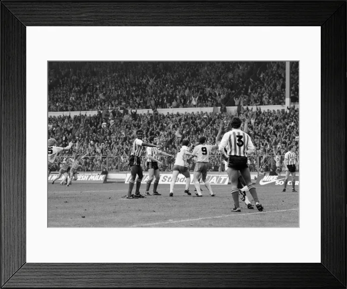 Framed Print : 1985 Milk cup final at Wembley Stadium. Final score Norwich City 1 v Sunderland 0 Framed Print : 1985 Milk cup final at Wembley Stadium. Final score Norwich City 1 v Sunderland 0