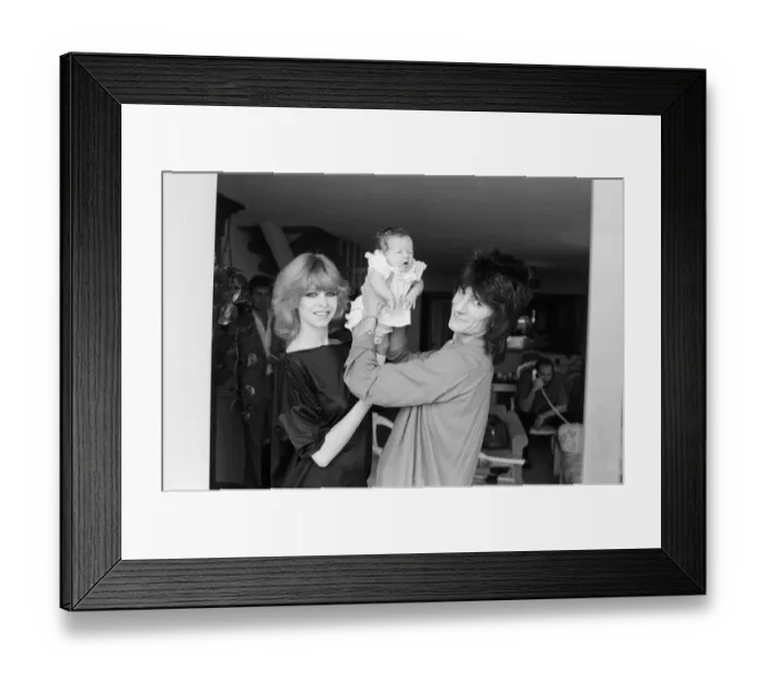 Framed Print : Ronnie Wood, his wife Jo Wood introduce their daughter Leah, aged 5 weeks old Framed Print : Ronnie Wood, his wife Jo Wood introduce their daughter Leah, aged 5 weeks old