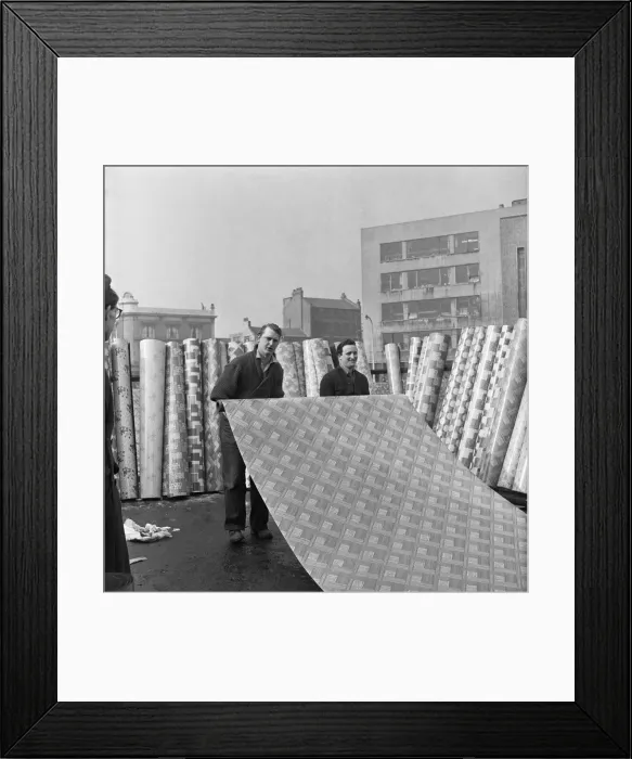 Framed Print : The flea market at Club Row, Bethnal Green, E2 London 1st March 1955 Linoleum salesmen Framed Print : The flea market at Club Row, Bethnal Green, E2 London 1st March 1955 Linoleum salesmen