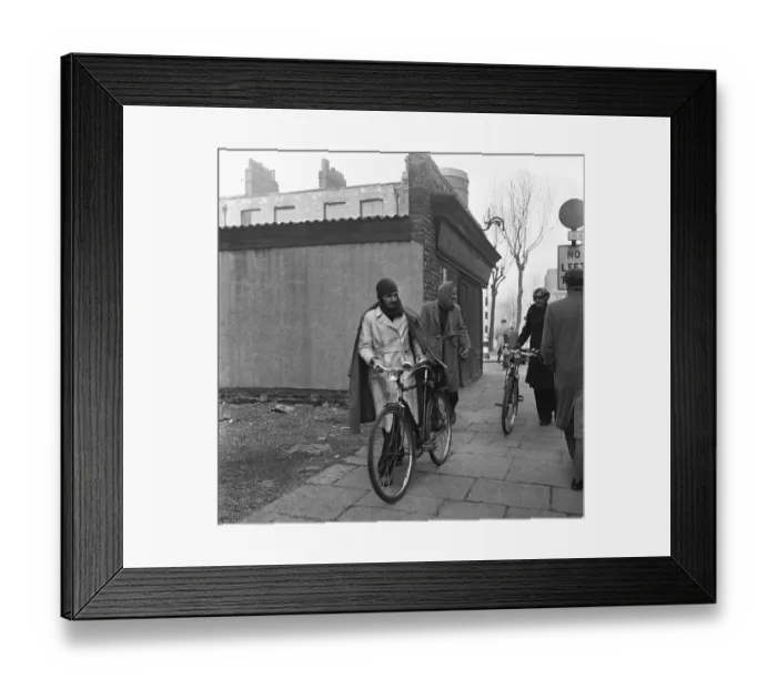 Framed Print : The flea market at Club Row, Bethnal Green, E1 London 1st March 1955 Immigrants