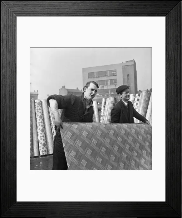 Framed Print : The flea market at Club Row, Bethnal Green, E2 London 1st March 1955 Linoleum salesmen Framed Print : The flea market at Club Row, Bethnal Green, E2 London 1st March 1955 Linoleum salesmen