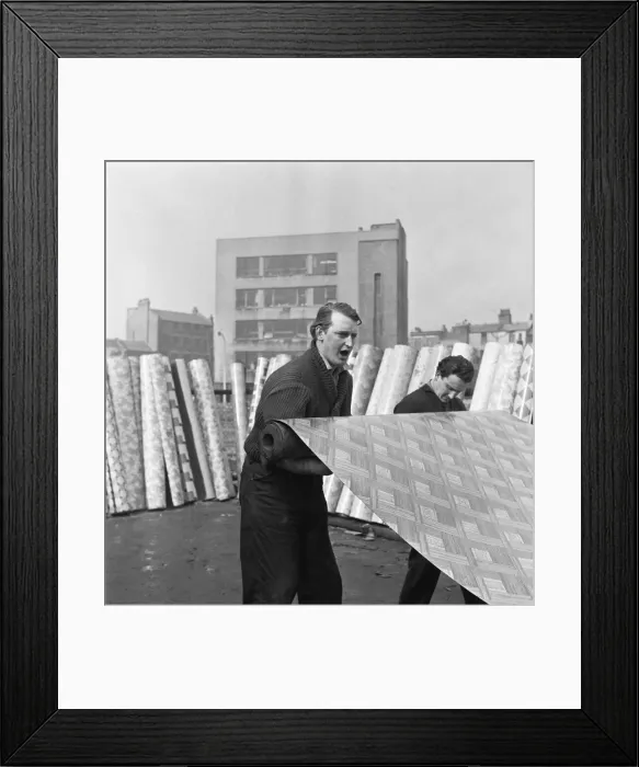 Framed Print : The flea market at Club Row, Bethnal Green, E2 London 1st March 1955 Linoleum salesmen Framed Print : The flea market at Club Row, Bethnal Green, E2 London 1st March 1955 Linoleum salesmen