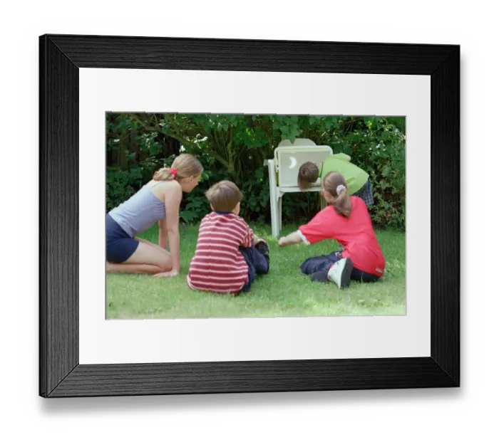 Framed Print : Children watching the solar eclipse indirectly at Hightown. 11th August 1999