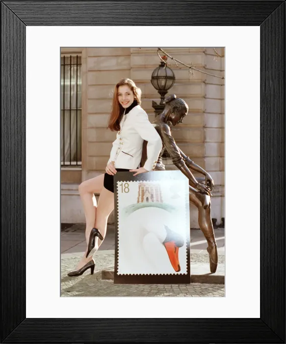 Framed Print : Darcey Bussell, ballerina, aged 23, launches a new special set of Royal Mail stamps for Framed Print : Darcey Bussell, ballerina, aged 23, launches a new special set of Royal Mail stamps for