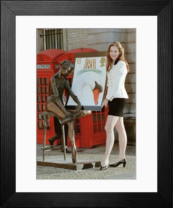 Framed Print : Darcey Bussell, ballerina, aged 23, launches a new special set of Royal Mail stamps for Framed Print : Darcey Bussell, ballerina, aged 23, launches a new special set of Royal Mail stamps for