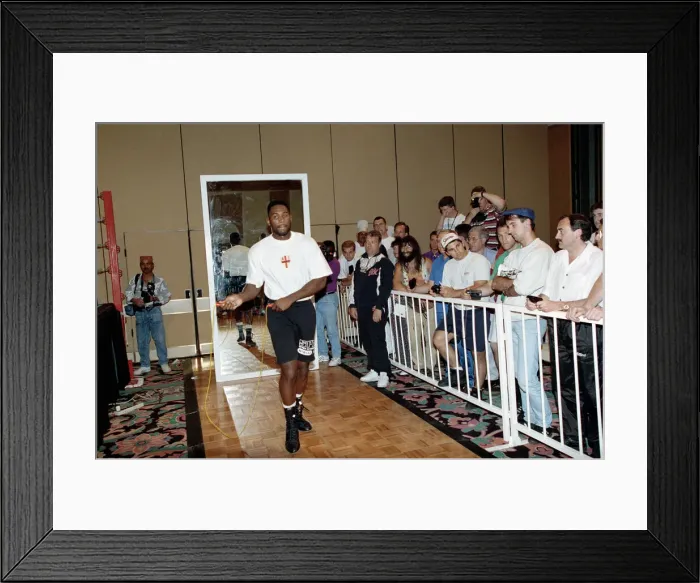 Framed Print : Lennox Lewis training ahead of his world title bout with Tony Tucker. Circa May1993 Framed Print : Lennox Lewis training ahead of his world title bout with Tony Tucker. Circa May1993