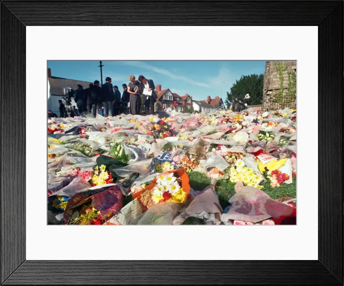 Framed Print : Llandaff Cathedral, Princess Diana service and memorial. 6th September 1997 Framed Print : Llandaff Cathedral, Princess Diana service and memorial. 6th September 1997