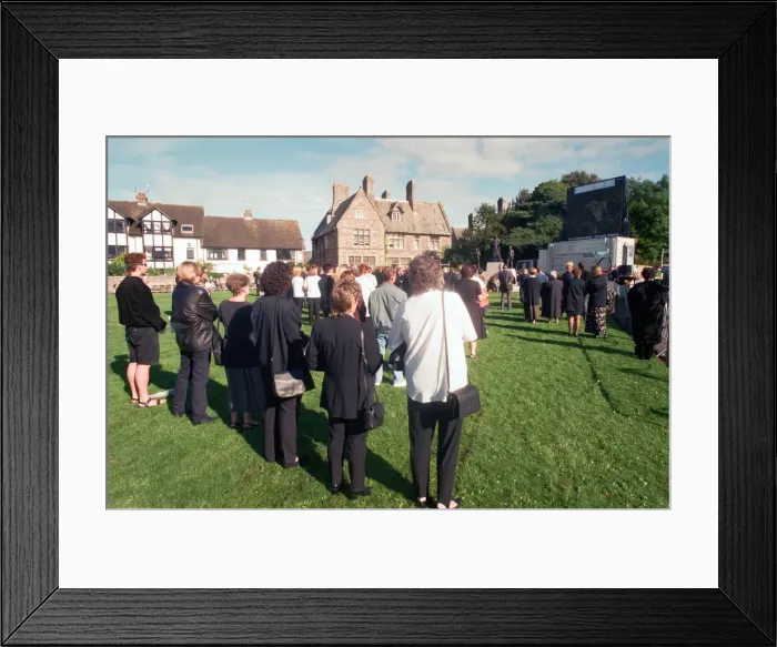 Framed Print : Llandaff Cathedral, Princess Diana service and memorial. 6th September 1997 Framed Print : Llandaff Cathedral, Princess Diana service and memorial. 6th September 1997