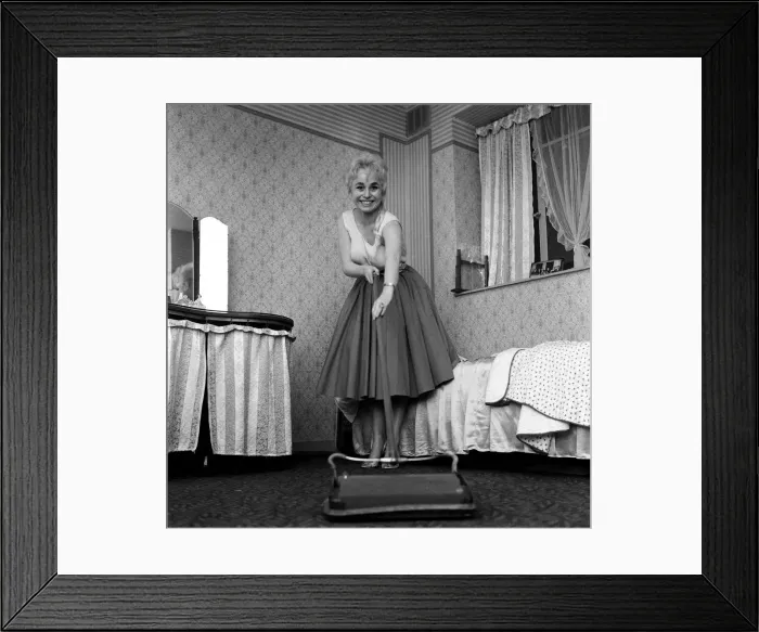 Framed Print : Cockney actress Barbara Windsor at home. 12th February 1960 Framed Print : Cockney actress Barbara Windsor at home. 12th February 1960
