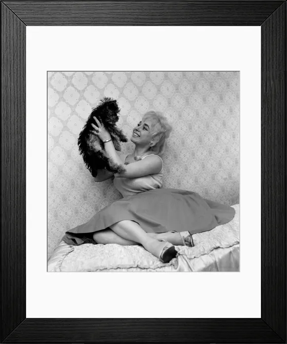 Framed Print : Cockney actress Barbara Windsor at home. 12th February 1960 Framed Print : Cockney actress Barbara Windsor at home. 12th February 1960