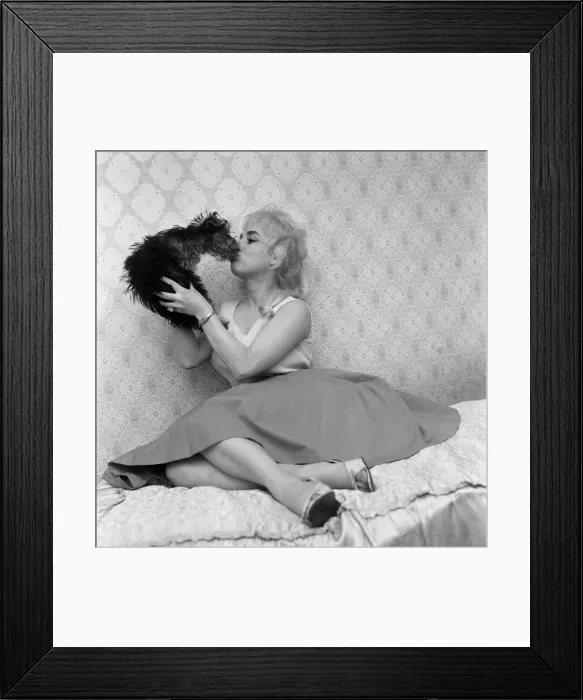 Framed Print : Cockney actress Barbara Windsor at home. 12th February 1960 Framed Print : Cockney actress Barbara Windsor at home. 12th February 1960