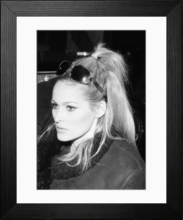 Framed Print : Rehearsals ahead of Royal Film Performance for Born Free, at The Odeon, Leicester Square Framed Print : Rehearsals ahead of Royal Film Performance for Born Free, at The Odeon, Leicester Square