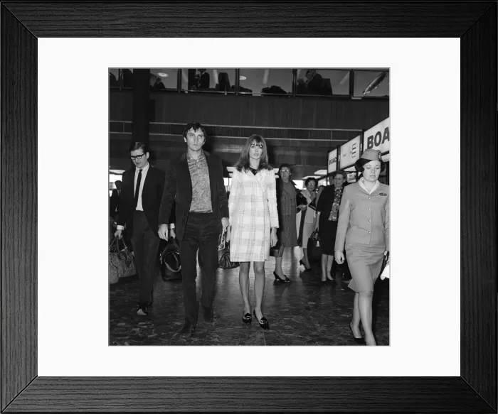 Framed Print : Top model Jean Shrimpton The Shrimp'and her boyfriend Terence Stamp flew to Framed Print : Top model Jean Shrimpton The Shrimp'and her boyfriend Terence Stamp flew to
