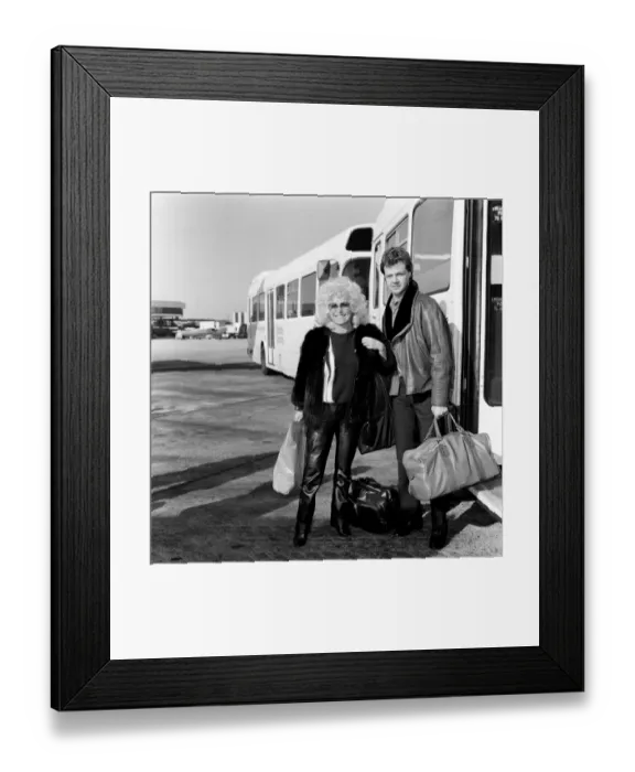 Framed Print : Barbara Windsor and boyfriend Stephen Hollings. 14th October 1984