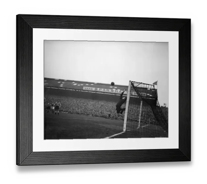 Framed Print : Portsmouth v Newcastle United, League Division One, Fratton Park Framed Print : Portsmouth v Newcastle United, League Division One, Fratton Park