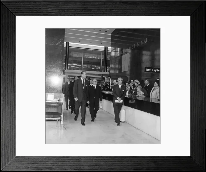 Framed Print : Prince Philip, Duke of Edinburgh, visiting the Birmingham Post and Mail offices Framed Print : Prince Philip, Duke of Edinburgh, visiting the Birmingham Post and Mail offices