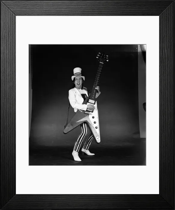 Framed Print : Slade guitarist Dave Hill. 27th February 1987 Framed Print : Slade guitarist Dave Hill. 27th February 1987