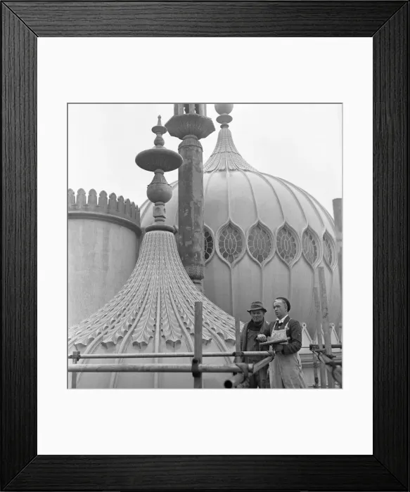 Framed Print : Builders who are involved in the restoration of Brighton Pavilion seen here on the roof Framed Print : Builders who are involved in the restoration of Brighton Pavilion seen here on the roof