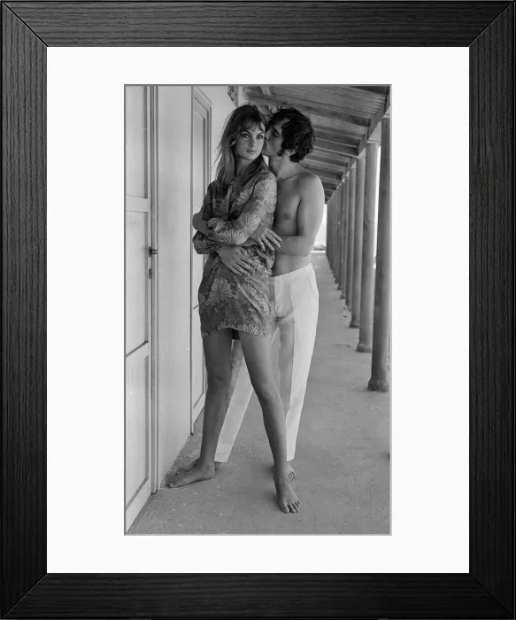 Framed Print : Jean Shrimpton and Terence Stamp in Italy. August 1966 Framed Print : Jean Shrimpton and Terence Stamp in Italy. August 1966