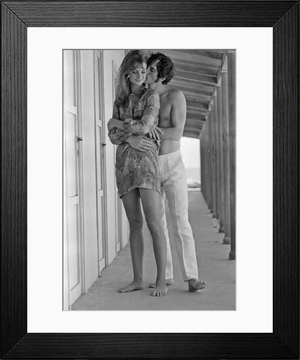 Framed Print : Jean Shrimpton and Terence Stamp in Italy. August 1966 Framed Print : Jean Shrimpton and Terence Stamp in Italy. August 1966
