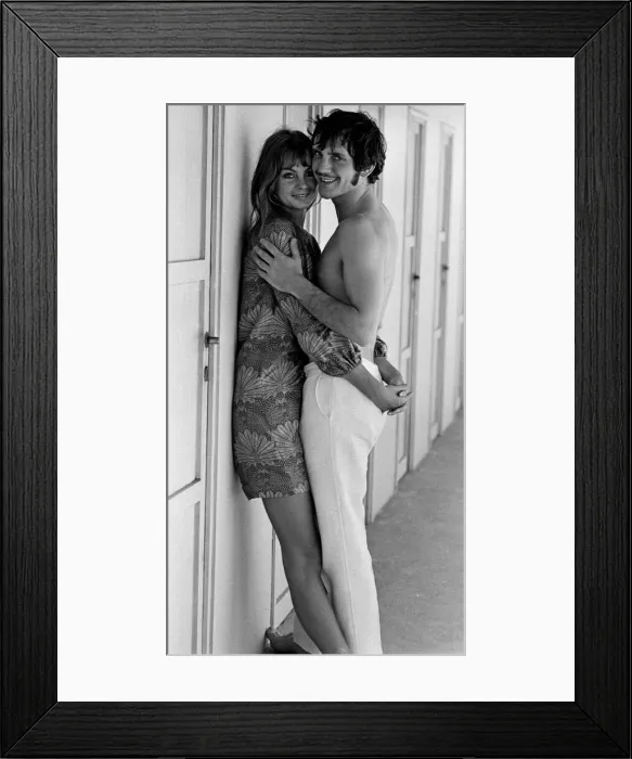 Framed Print : Jean Shrimpton and Terence Stamp in Italy. August 1966