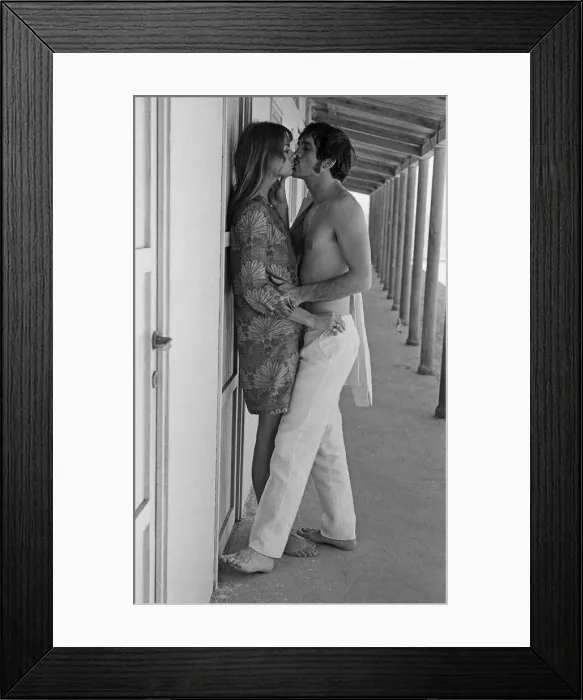 Framed Print : Jean Shrimpton and Terence Stamp in Italy. August 1966 Framed Print : Jean Shrimpton and Terence Stamp in Italy. August 1966