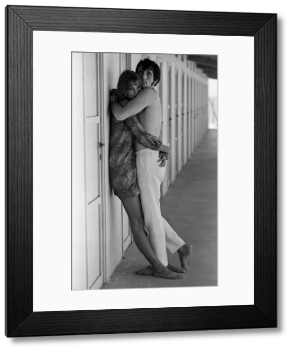 Framed Print : Jean Shrimpton and Terence Stamp in Italy. August 1966