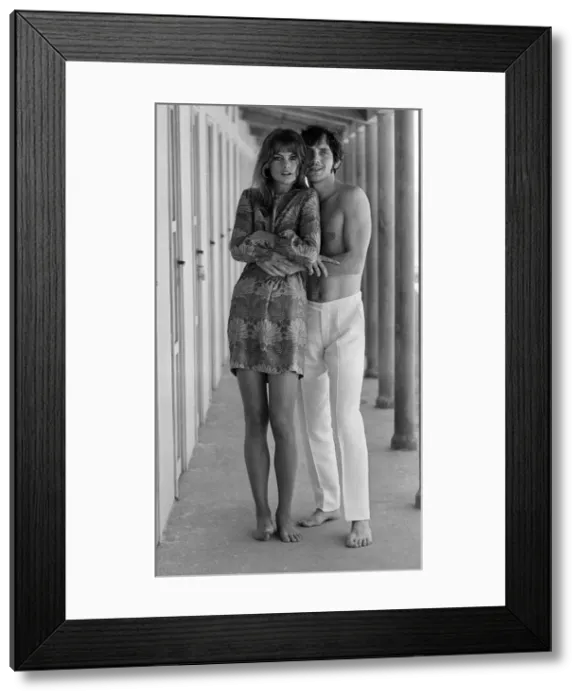 Framed Print : Jean Shrimpton and Terence Stamp in Italy. August 1966 Framed Print : Jean Shrimpton and Terence Stamp in Italy. August 1966