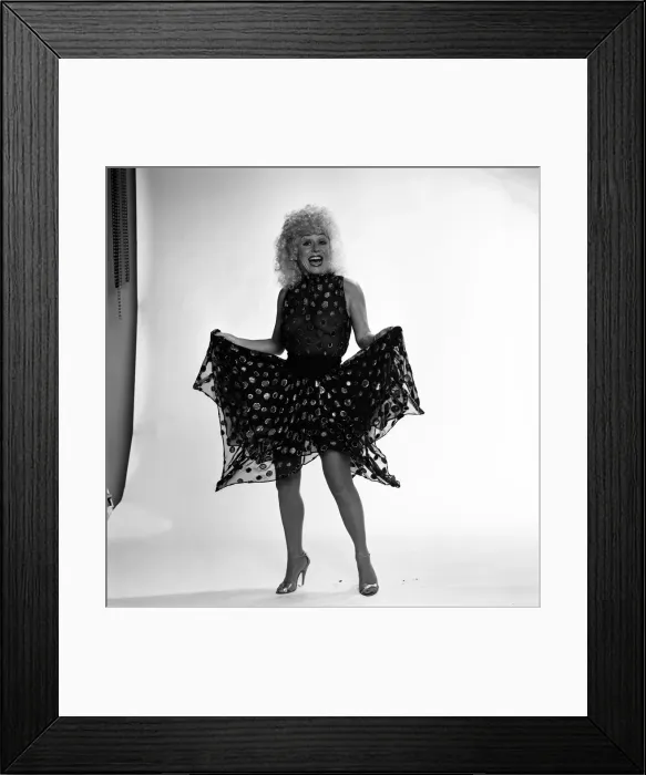 Framed Print : Actress Barbara Windsor. 17th November 1983 Framed Print : Actress Barbara Windsor. 17th November 1983