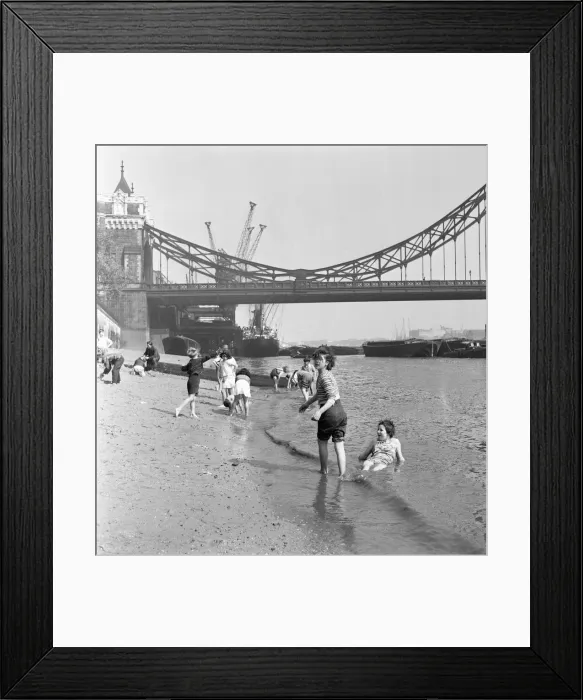 Framed Print : A rather unexpected thing to see in the Pool of London, a small beach which is free Framed Print : A rather unexpected thing to see in the Pool of London, a small beach which is free