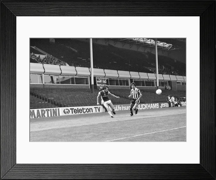 Framed Print : Aston Villa 3-1 Besiktas, European Cup, 1st round 1st leg match at Villa Park Framed Print : Aston Villa 3-1 Besiktas, European Cup, 1st round 1st leg match at Villa Park