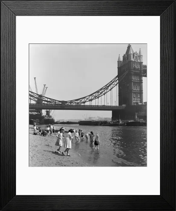 Framed Print : A rather unexpected thing to see in the Pool of London, a small beach which is free Framed Print : A rather unexpected thing to see in the Pool of London, a small beach which is free