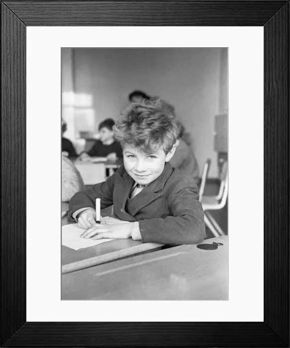 Framed Print : A pupil at South Mead School, Southfield, Wimbledon during an art lesson Framed Print : A pupil at South Mead School, Southfield, Wimbledon during an art lesson