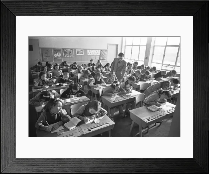 Framed Print : Overcrowded classes at the Mardyke Primary School in South Ockendon Framed Print : Overcrowded classes at the Mardyke Primary School in South Ockendon