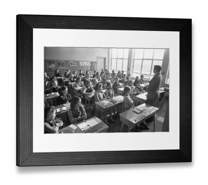 Framed Print : Overcrowded classes at the Mardyke Primary School in South Ockendon