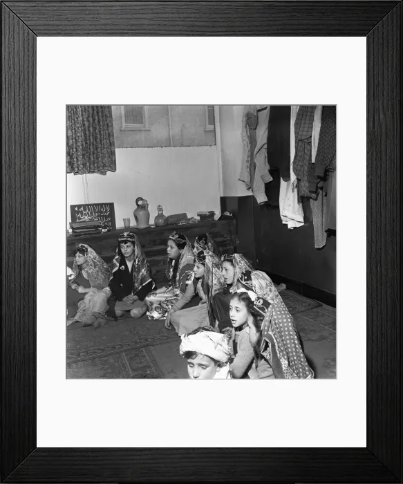 Framed Print : Children attend the Peel Street Mosque in Tiger Bay, Cardiff. 1st March 1954