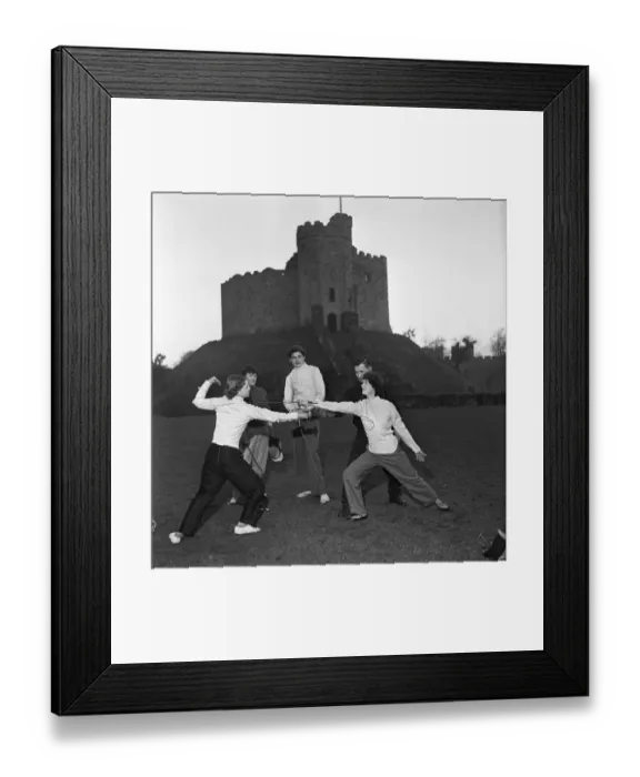 Framed Print : Professor Glynne Reynolds gives fencing lessons to students of the Cardiff College of